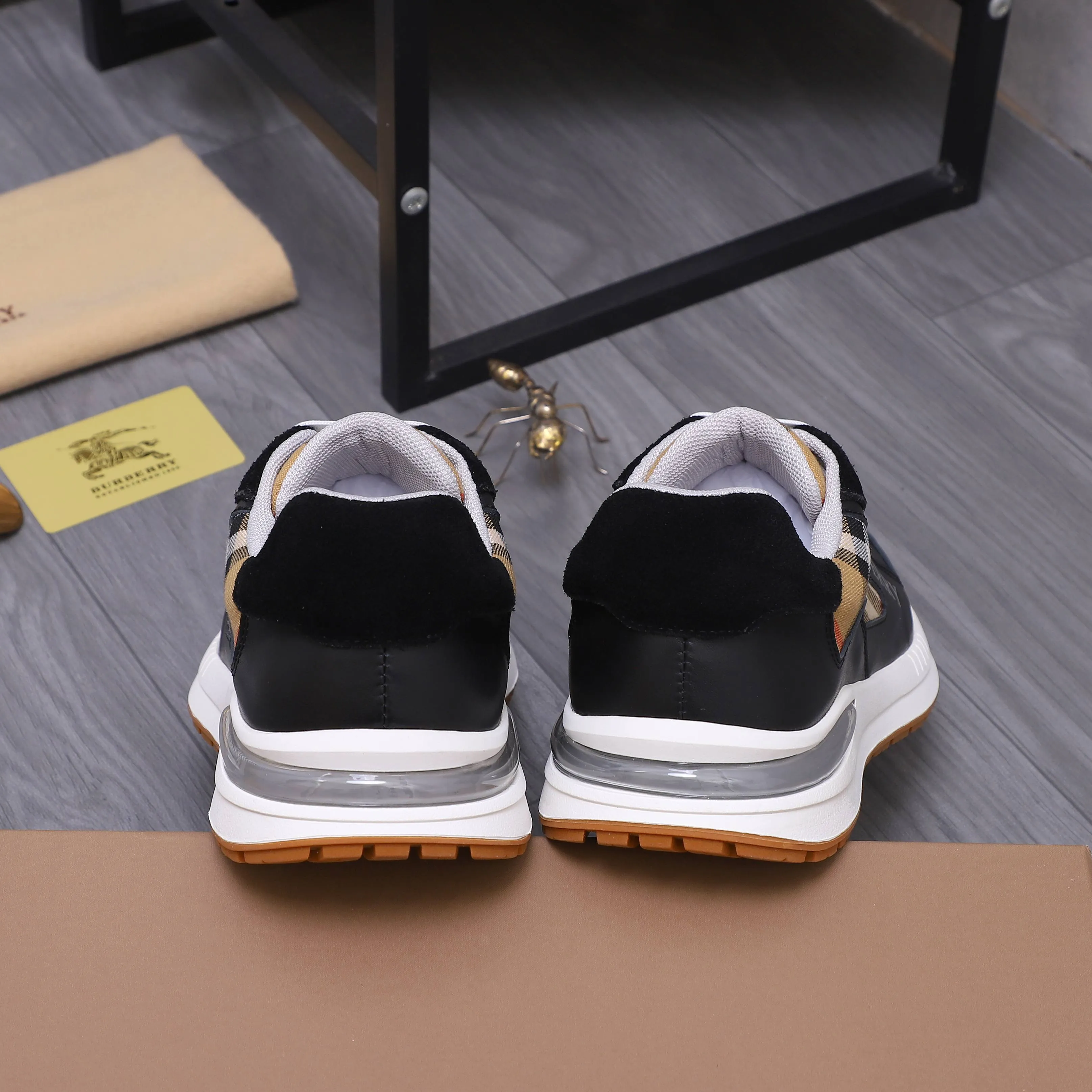 Men's shoes 💰442 Product trademark: Burberry "Burberry" casual shoes Regular size: 38-44 Product material: Selected cowhide stitching upper Breathable mesh lining Rubber outsole